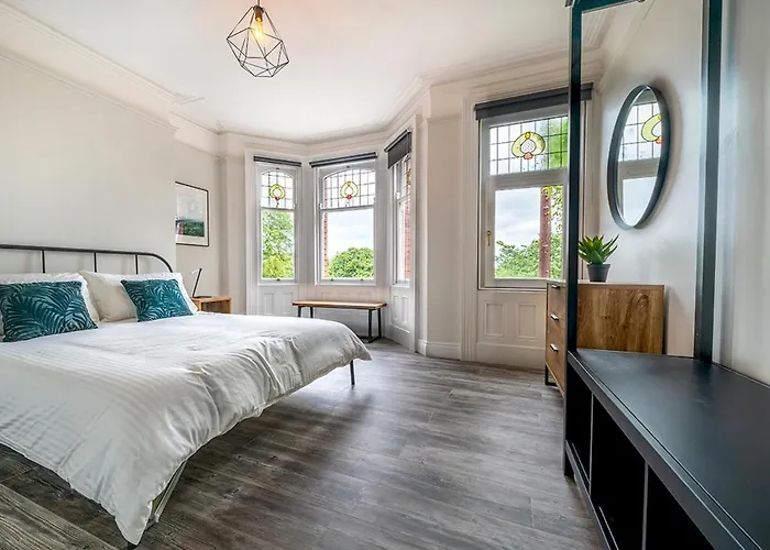 Pass The Keys Beautiful 4Br Restored Red Brick Cafes And Park