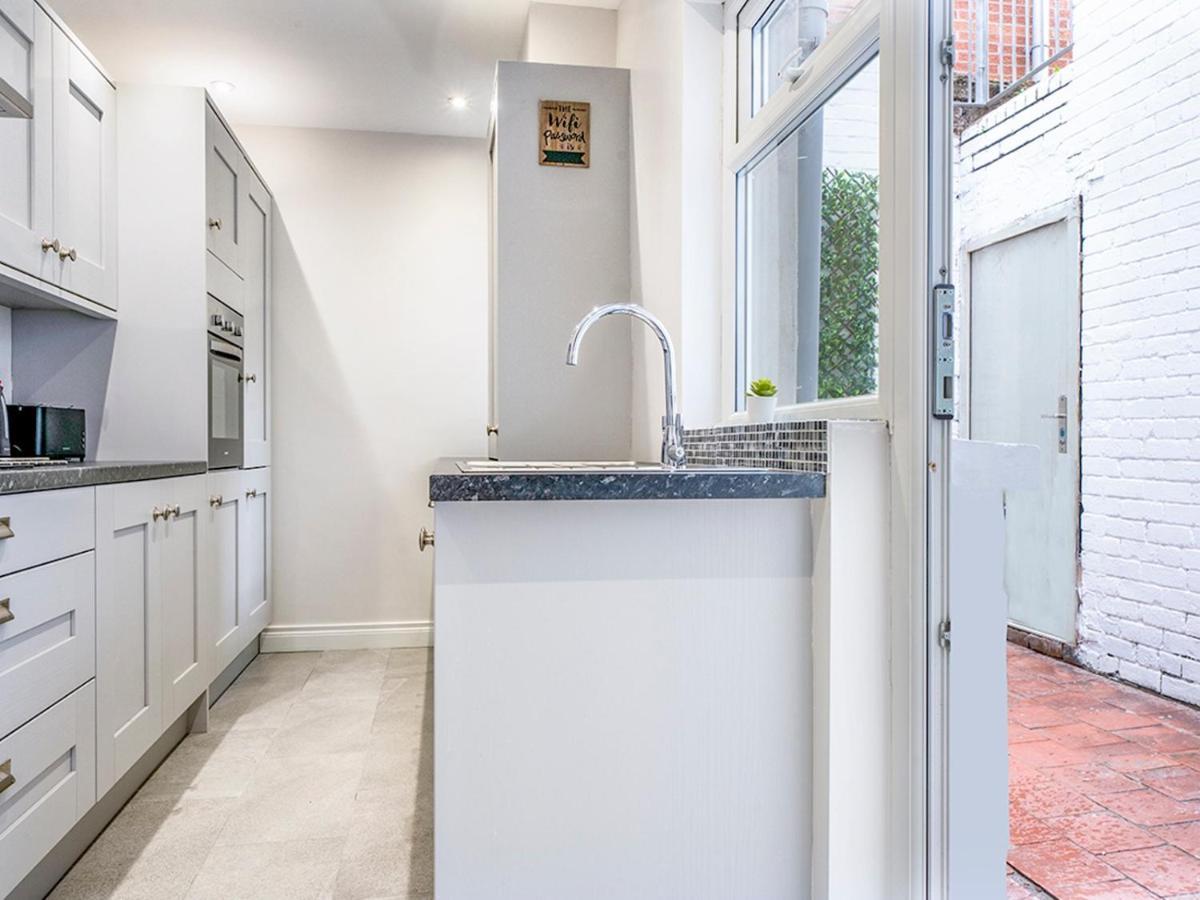 Pass The Keys Beautiful 4br Restored Red Brick Cafes And Park Belfast