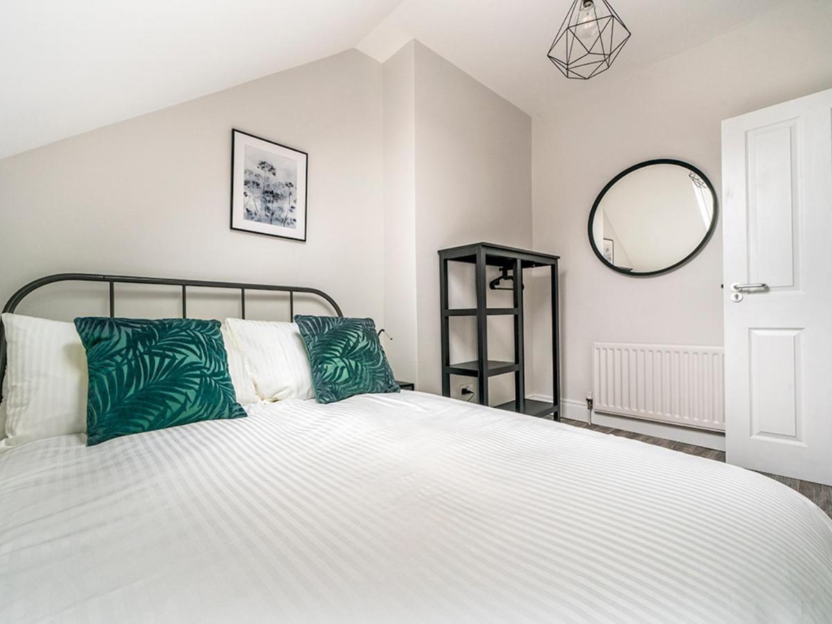 Pass The Keys Beautiful 4br Restored Red Brick Cafes And Park Belfast