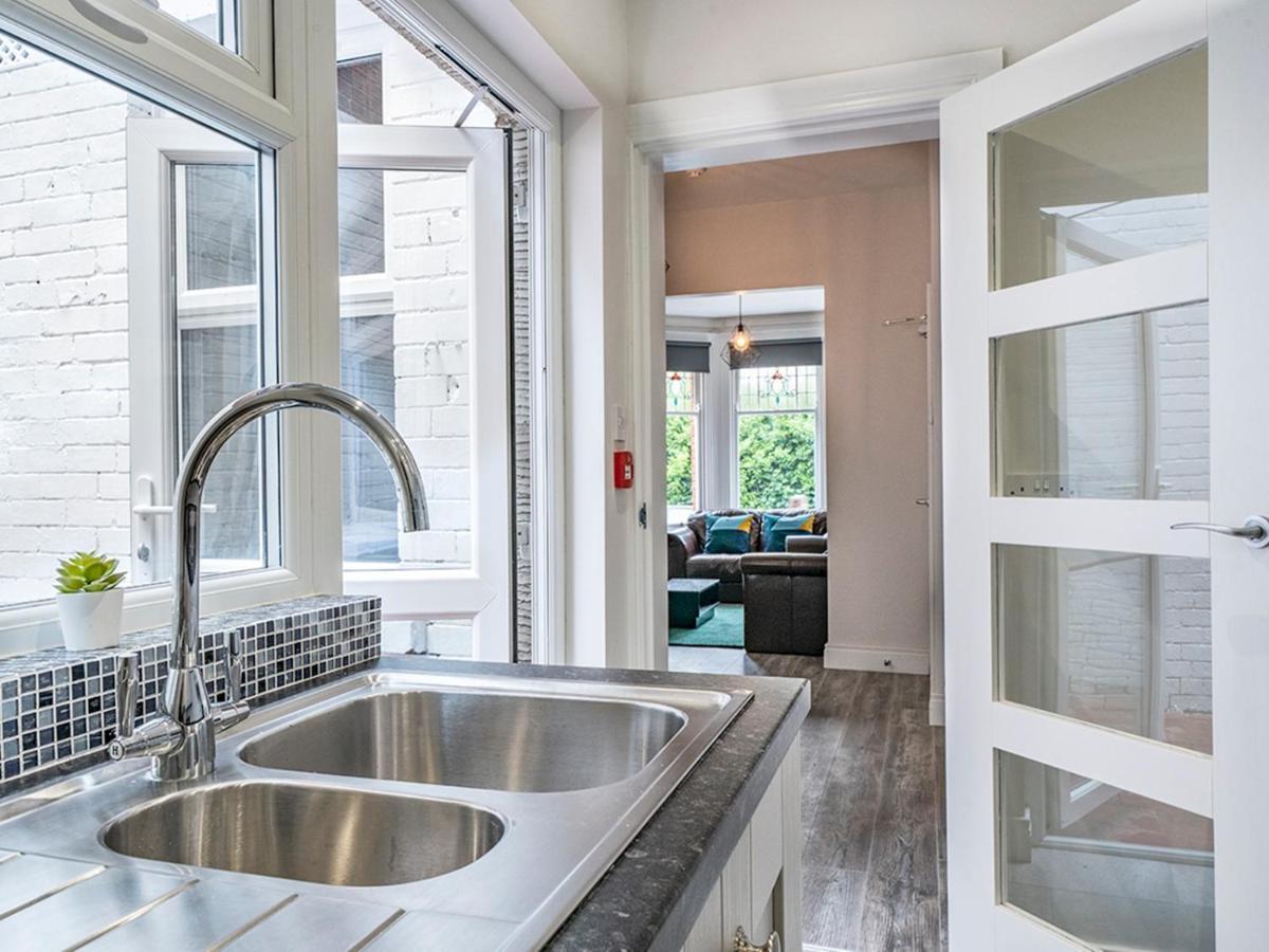Pass The Keys Beautiful 4br Restored Red Brick Cafes And Park * Белфаст